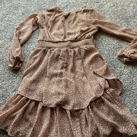 Japna Dress Animal print Small, there is a tie for the front flowy, underlay - Picture 10 of 10